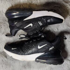 Womens 6.5 Nike Air 270 black/white